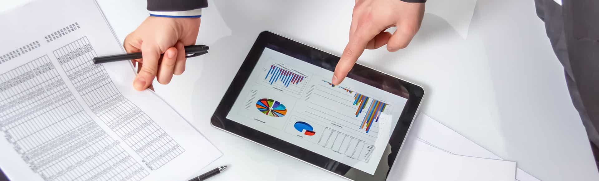Analiză financiară pe documente și tabletă